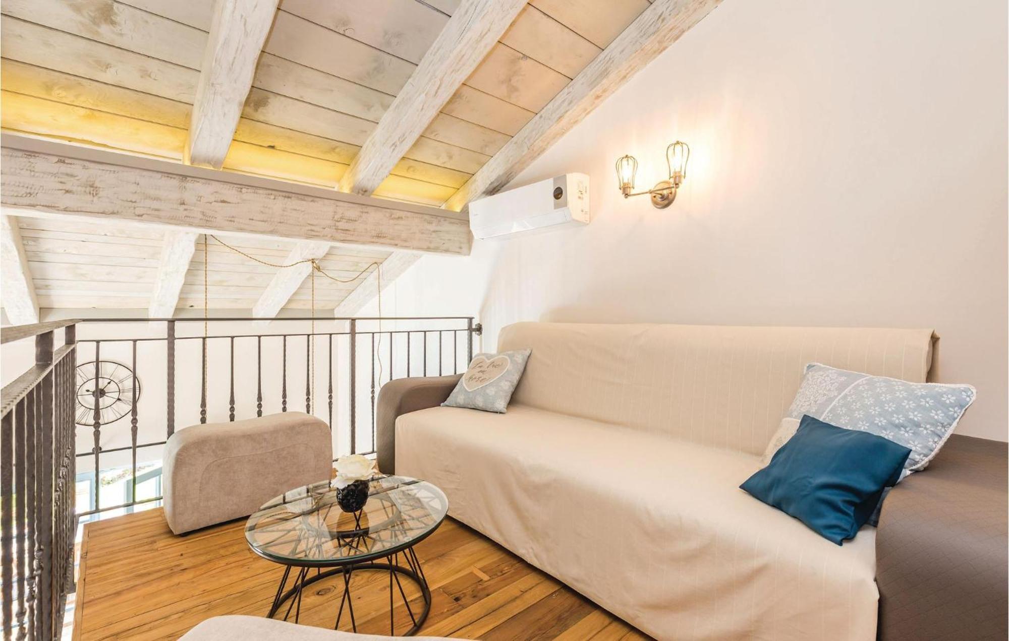 Stunning Home In Jurdani With Wifi Mucici Eksteriør bilde