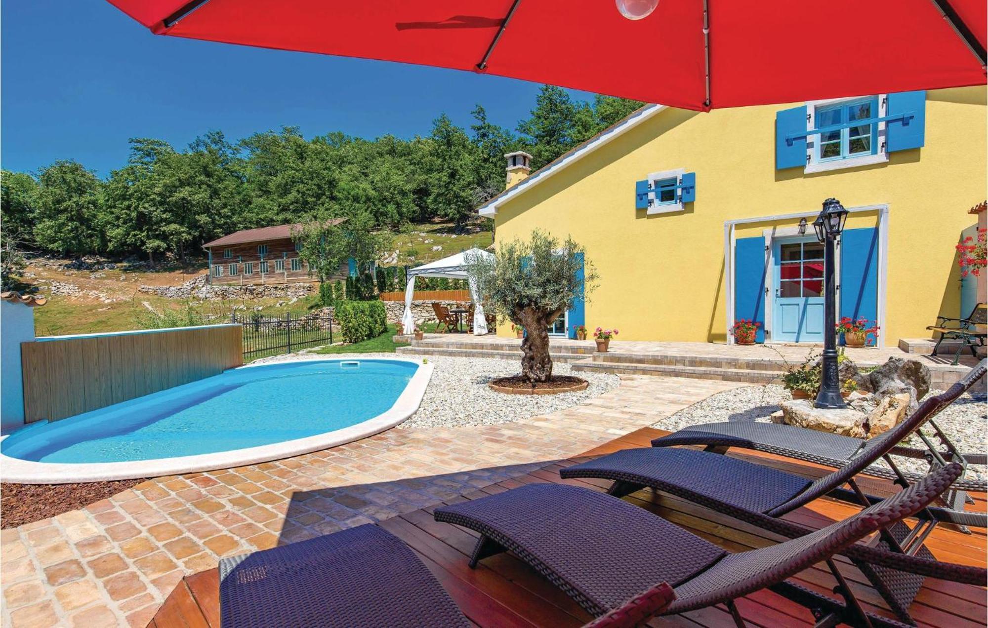 Stunning Home In Jurdani With Wifi Mucici Eksteriør bilde