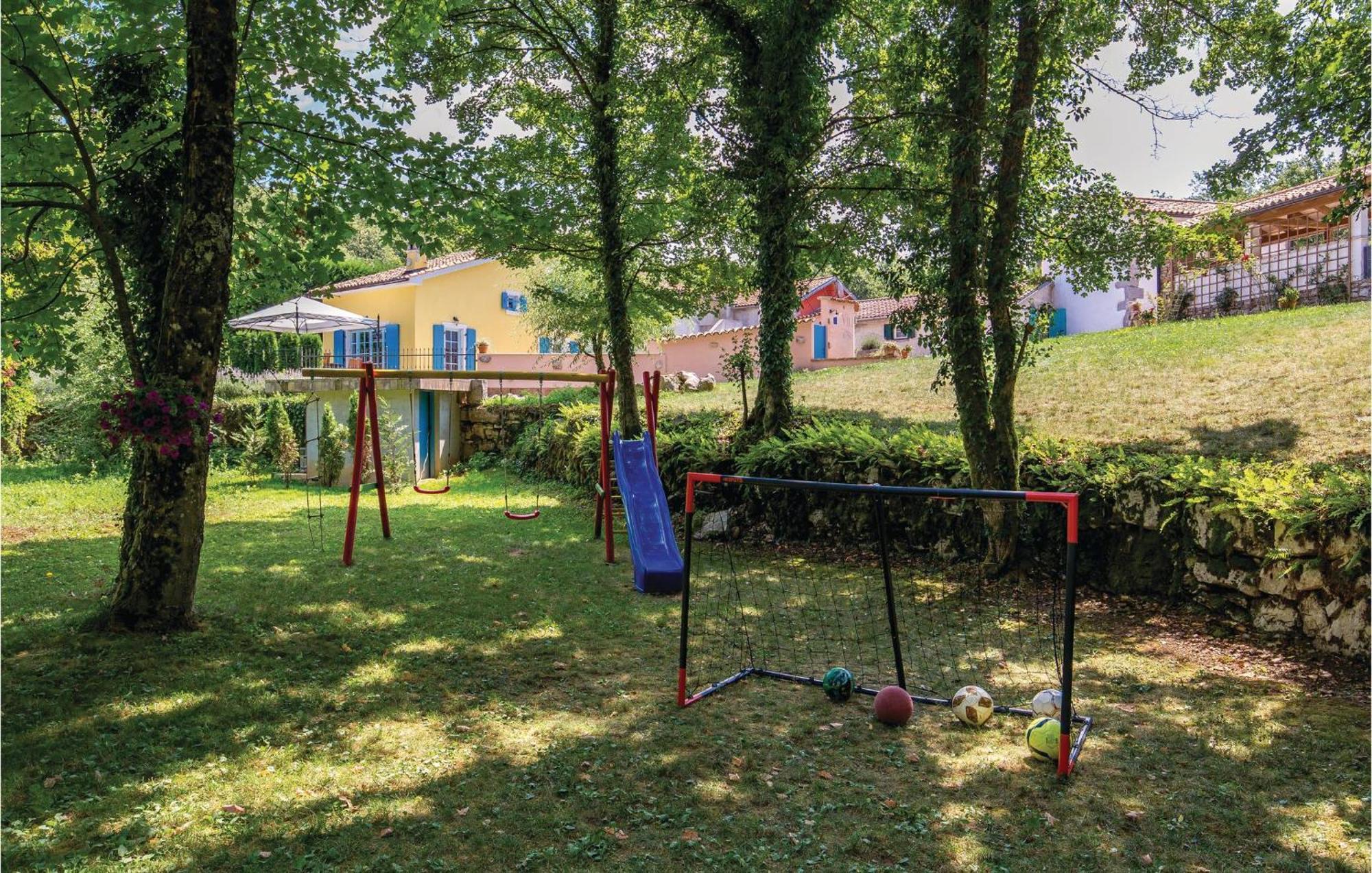 Stunning Home In Jurdani With Wifi Mucici Eksteriør bilde