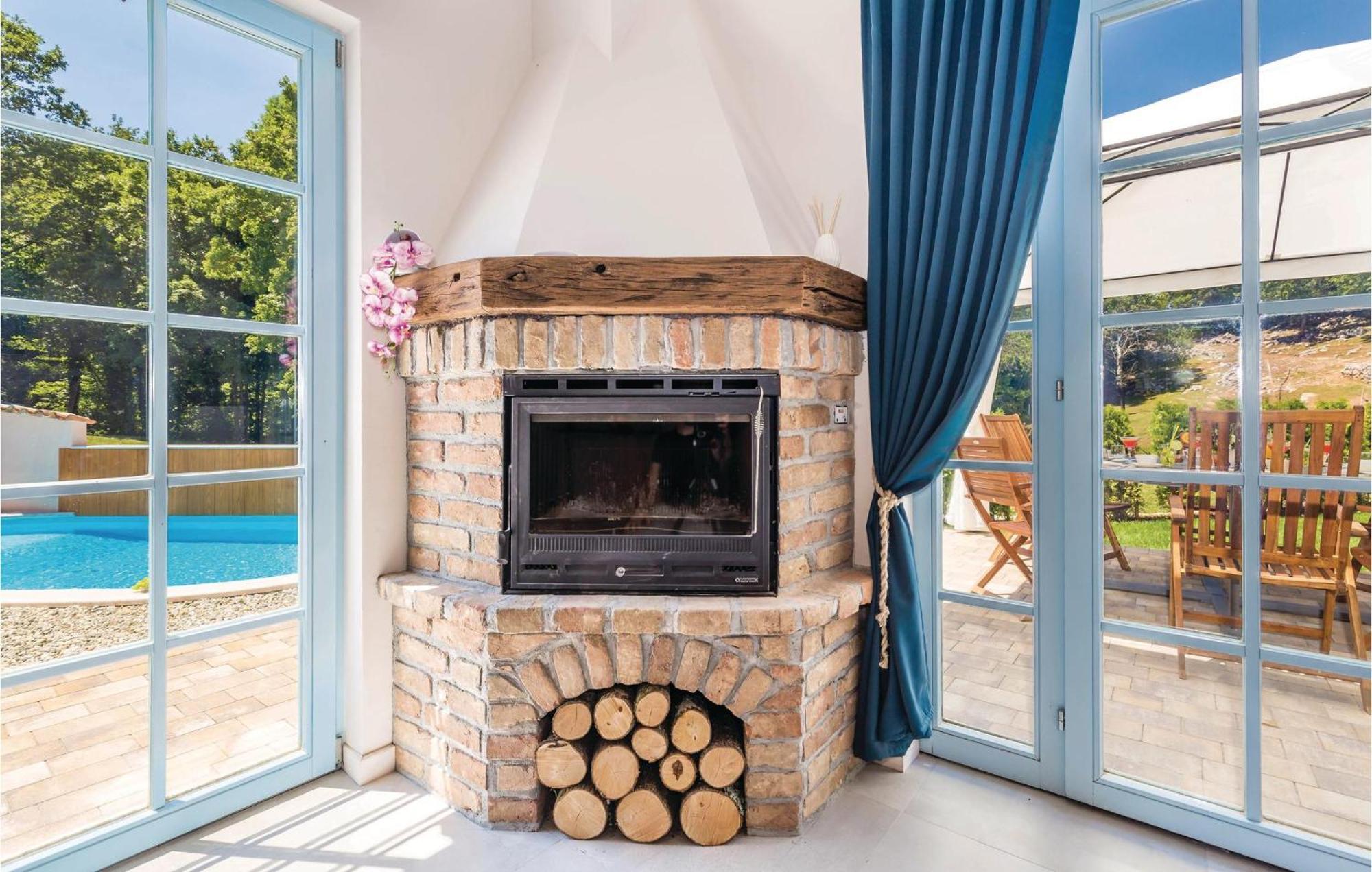Stunning Home In Jurdani With Wifi Mucici Eksteriør bilde