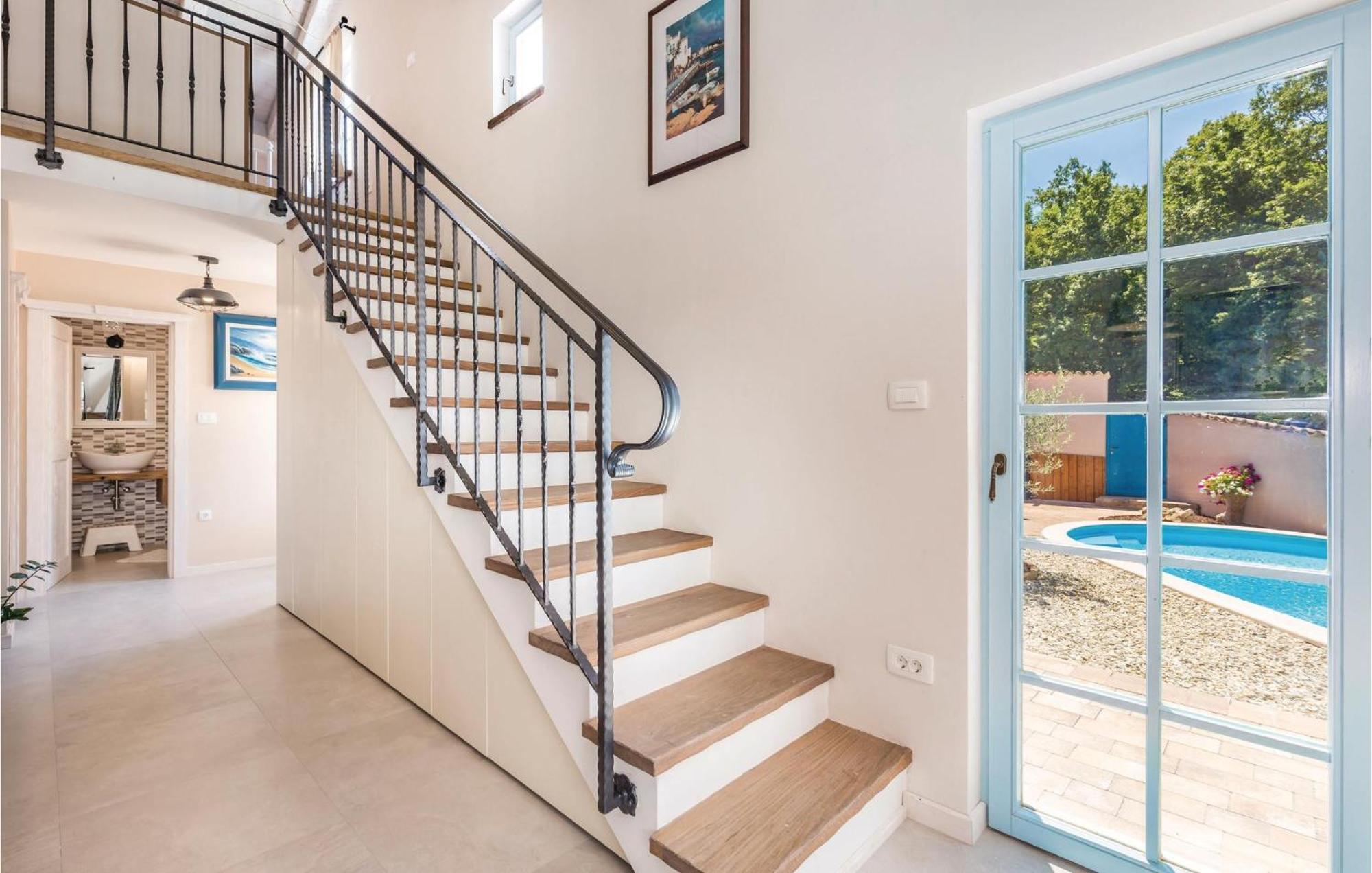 Stunning Home In Jurdani With Wifi Mucici Eksteriør bilde