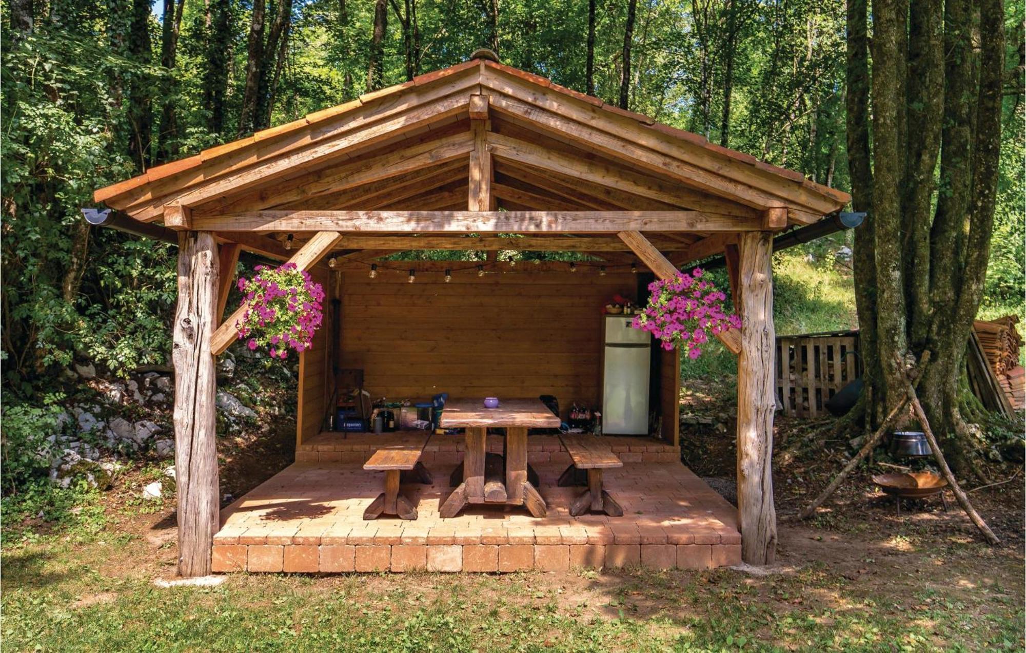 Stunning Home In Jurdani With Wifi Mucici Eksteriør bilde