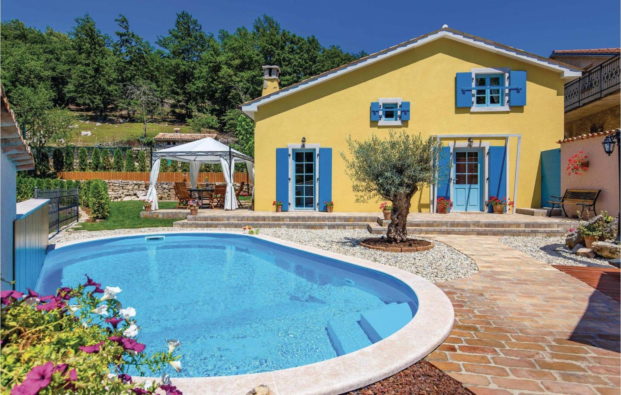 Stunning Home In Jurdani With Wifi Mucici Eksteriør bilde