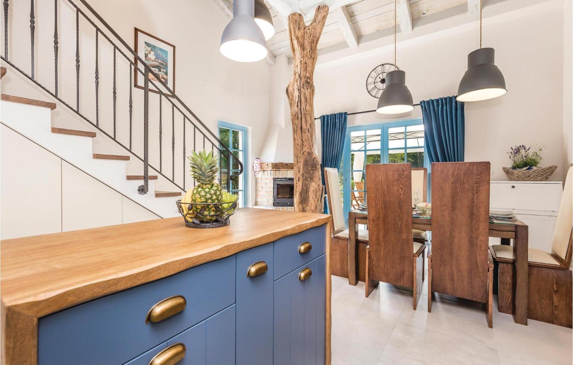 Stunning Home In Jurdani With Wifi Mucici Eksteriør bilde