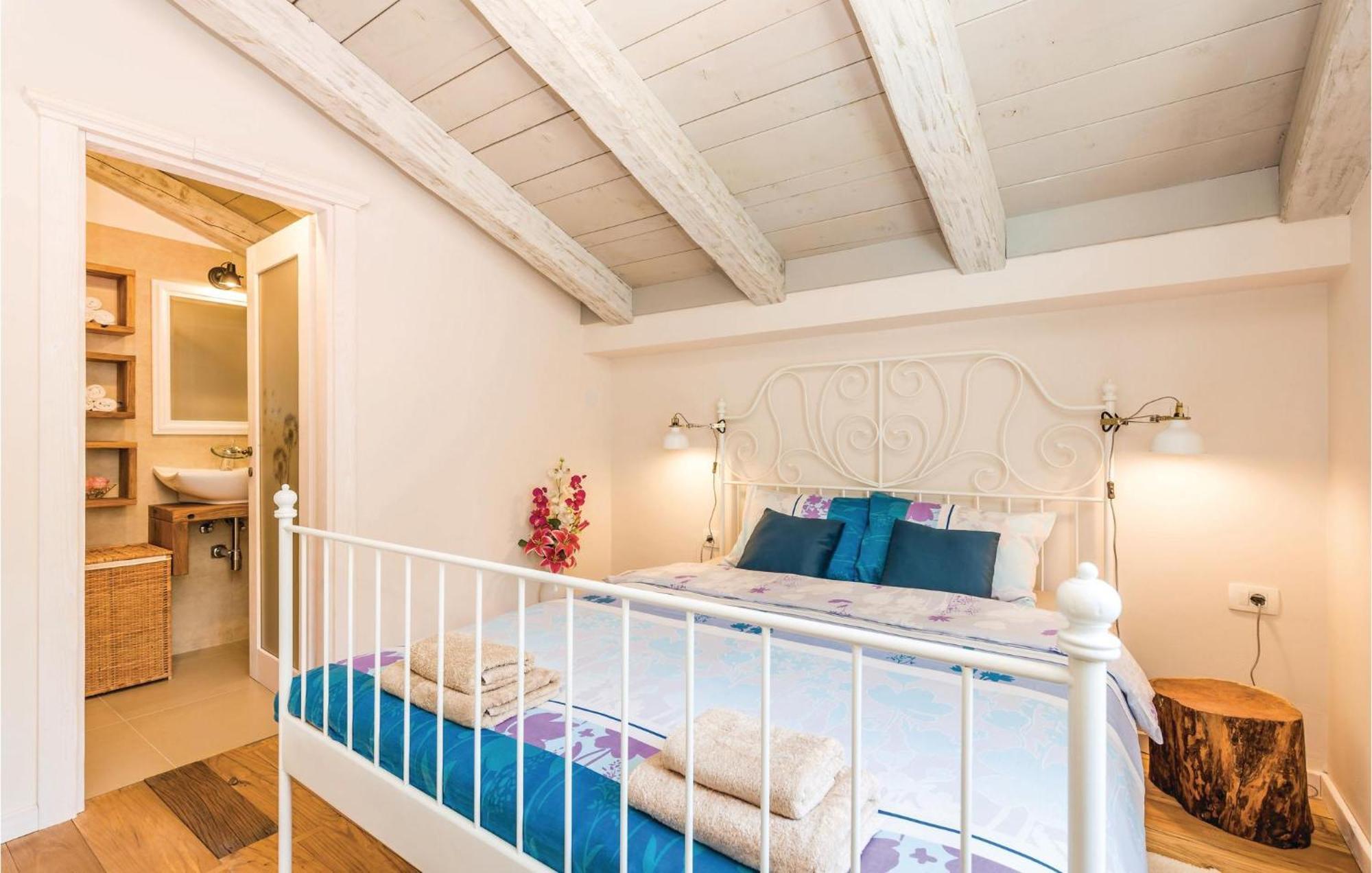 Stunning Home In Jurdani With Wifi Mucici Eksteriør bilde